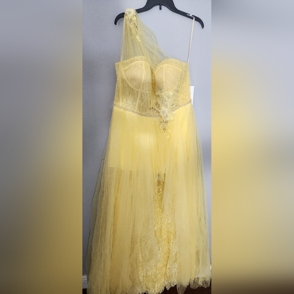 Mac Duggal NWT Lemon EMBELLISHED TULLE ONE SHOULDER HIGH LOW GOWN size 18 - Picture 16 of 16